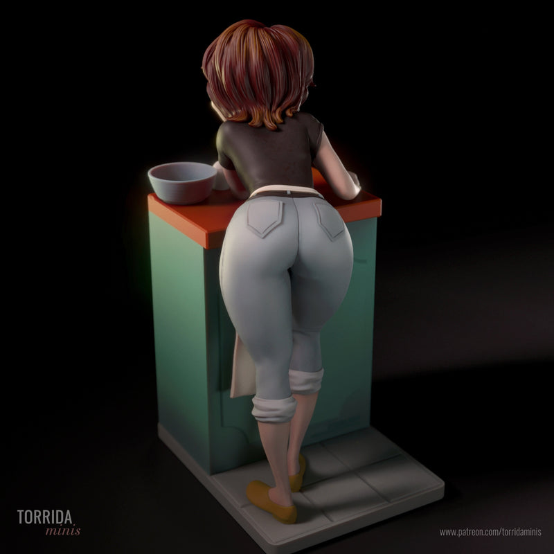 Aunt Cass | Pin-Up Statue Fan Art Miniature Unpainted | Torrida Minis