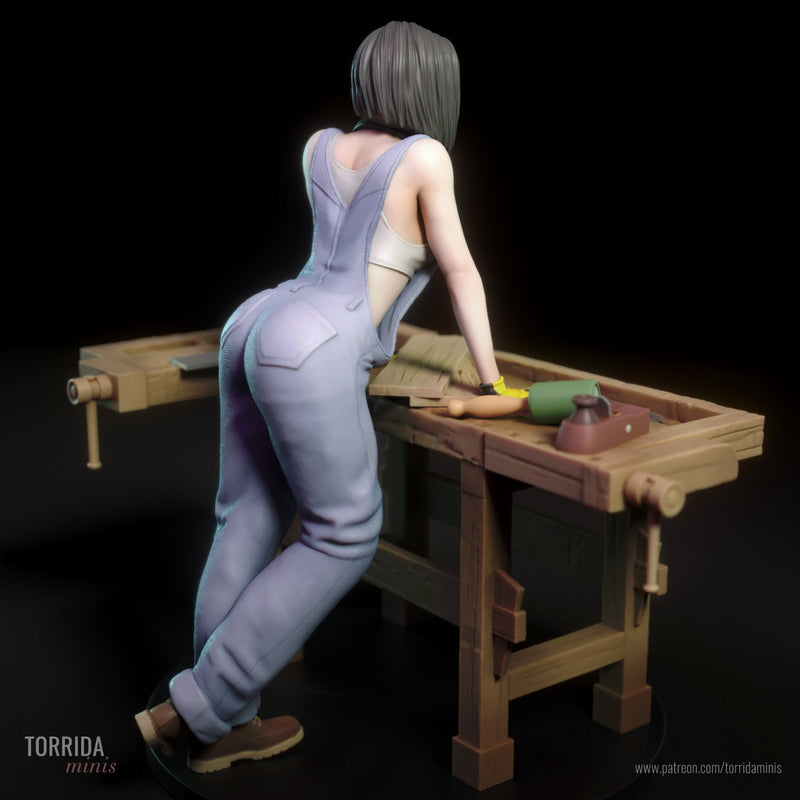 Kate | Pin-Up Statue Fan Art Miniature Unpainted | Torrida Minis