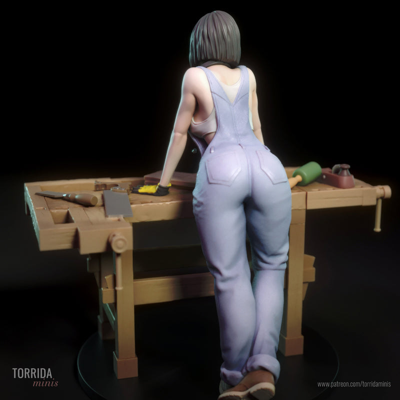Kate | Pin-Up Statue Fan Art Miniature Unpainted | Torrida Minis