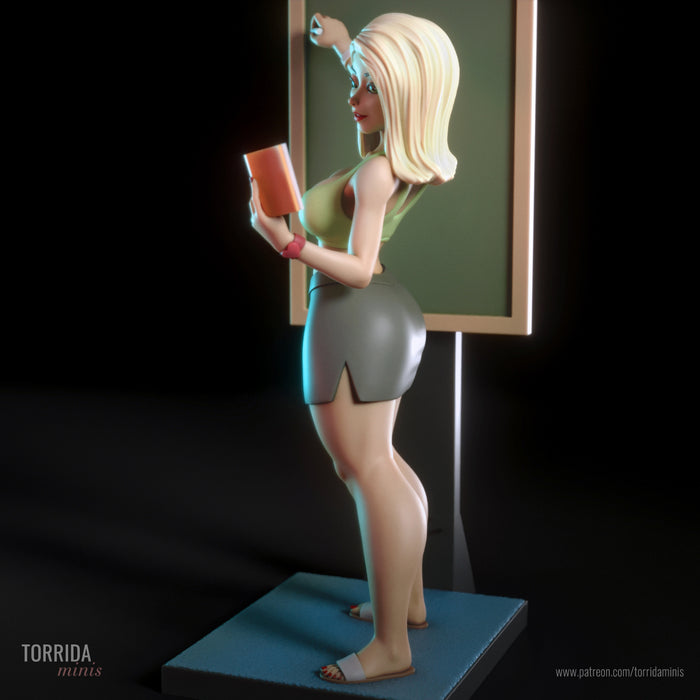 Mari | Pin-Up Statue Fan Art Miniature Unpainted | Torrida Minis