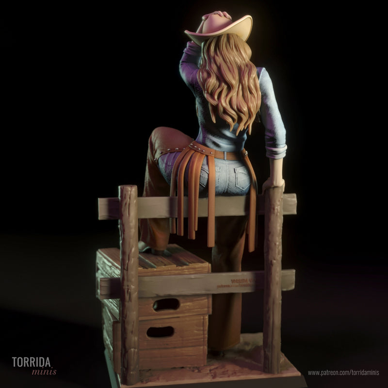 Pam | Pin-Up Statue Fan Art Miniature Unpainted | Torrida Minis